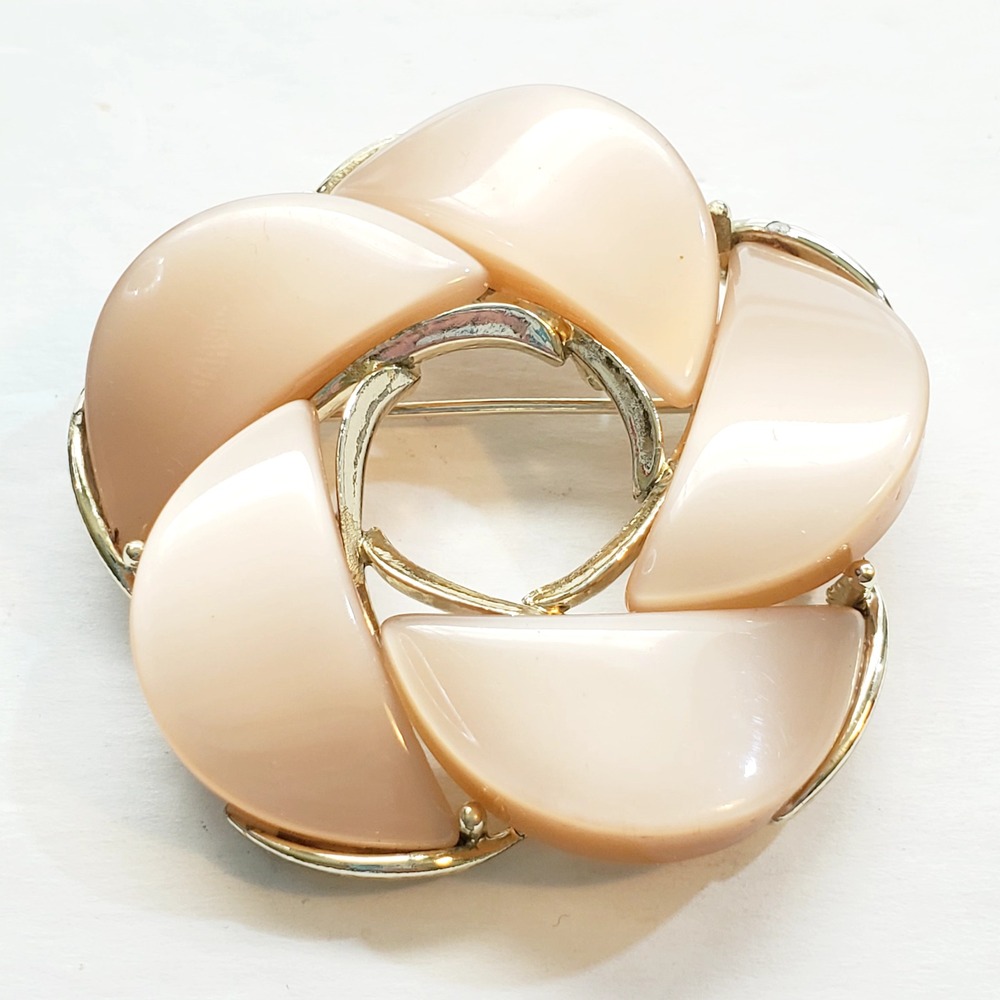 Vintage STAR signed Moonglow Lucite Swirl Spiral Eternity Brooch Pin 2 inch